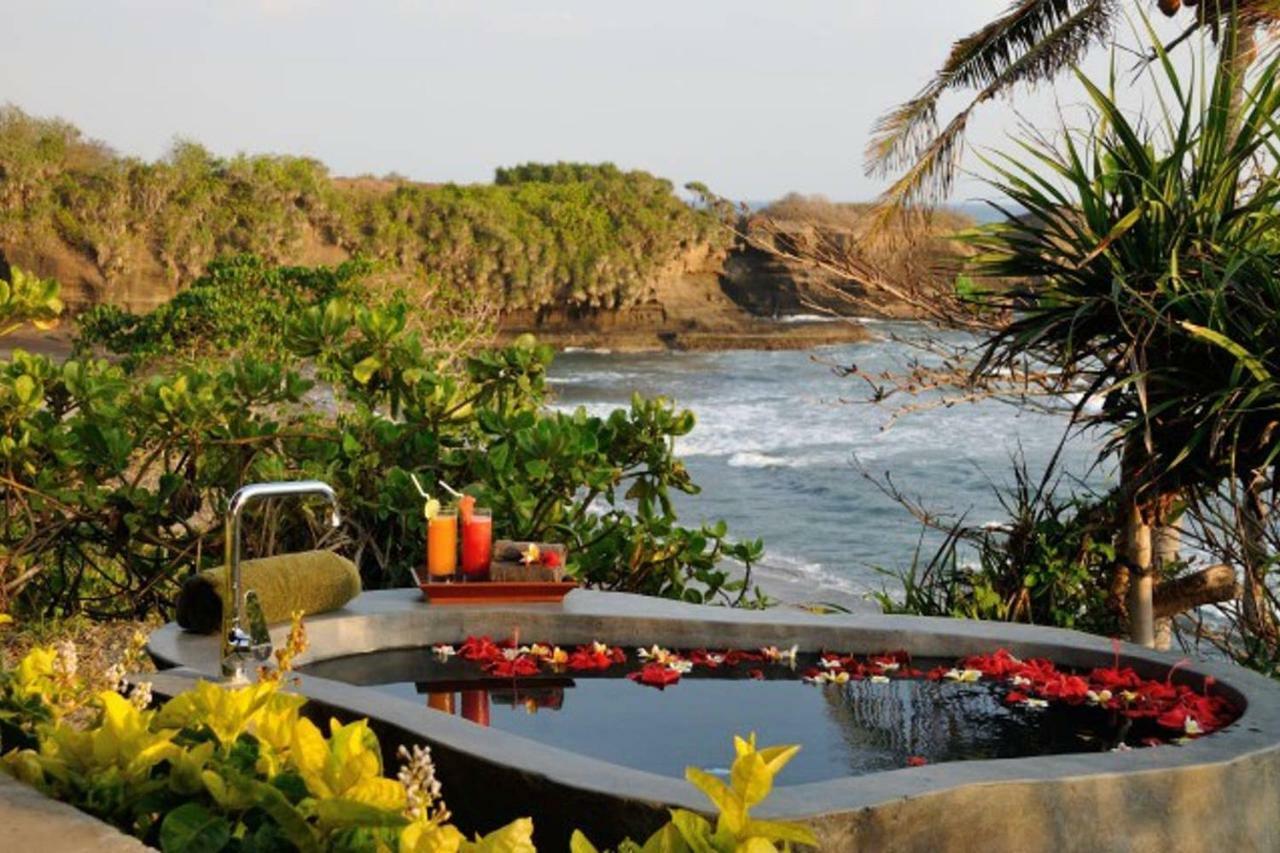 Bulung Daya Beach Villa Retreat Antasari Exterior foto